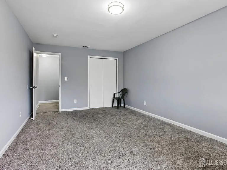 396 College Dr — Photo 15