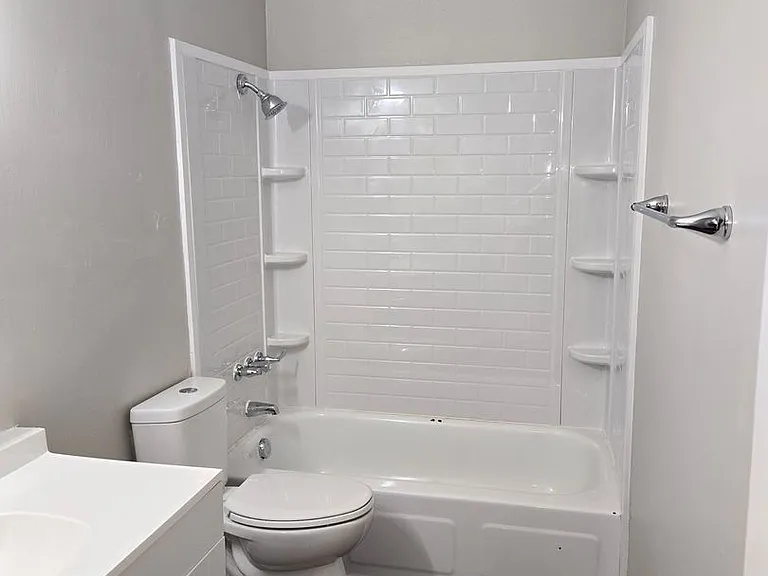 5602 Banbury Ct — Photo 32