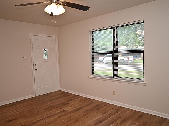 3rd image of 5040 Lindale Dr