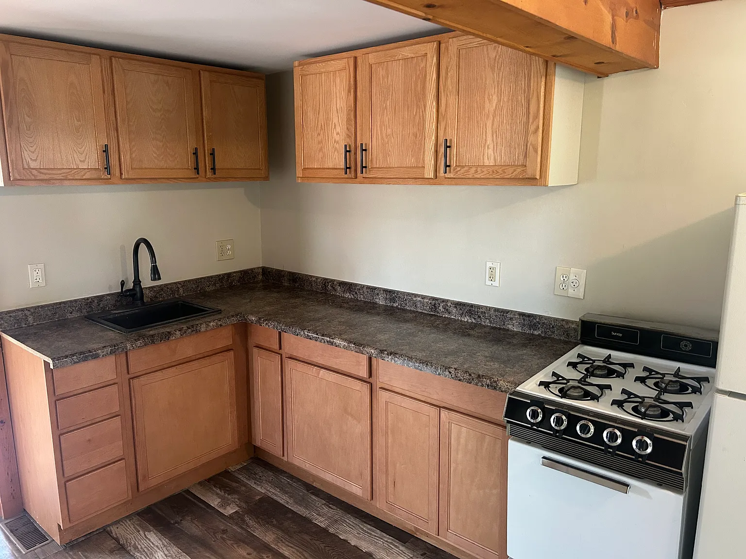 1 bed, 570 sqft, $850 — Photo 2