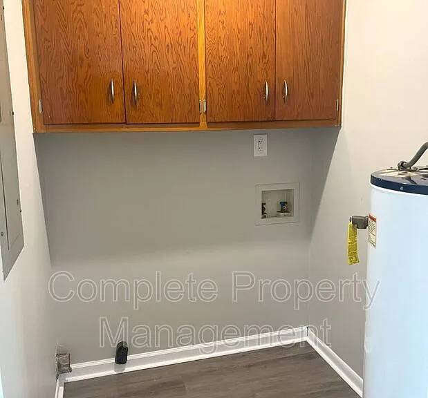 1108 Hall St — Photo 17