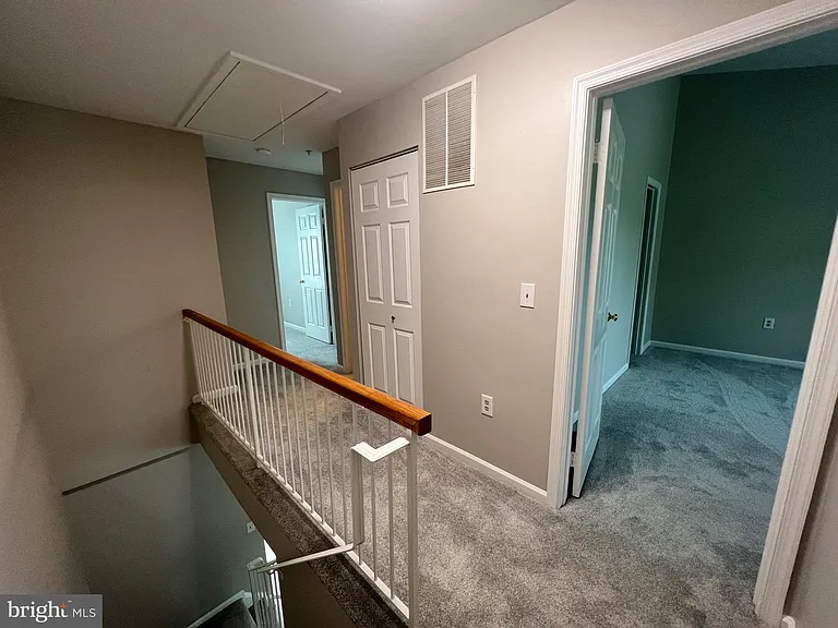 1031 Murdoch Ct — Photo 20