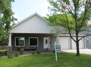 1513 Chestnut St, Grand Forks, ND 58201