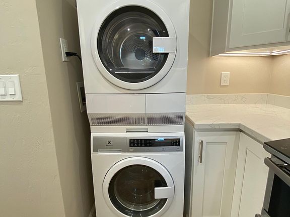 4th image of 14 Lavonne Dr #14