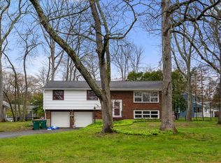 4 Greenwich Rd, Norwood, MA 02062