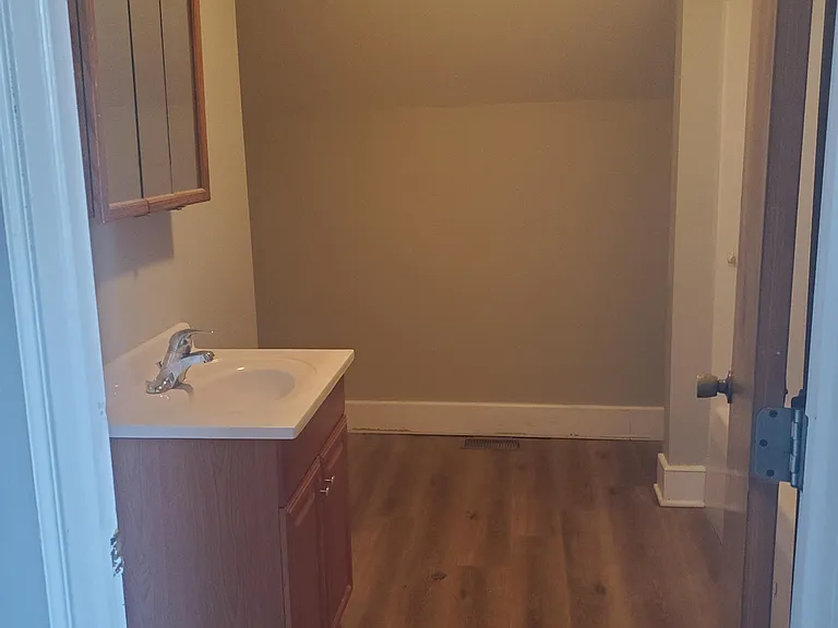 5811 21st Ave — Photo 2