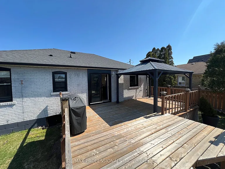 2504 Donnavale Dr — Photo 41