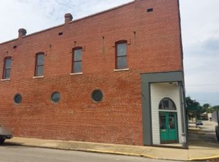 201 N Walnut St, Carmi, IL 62821