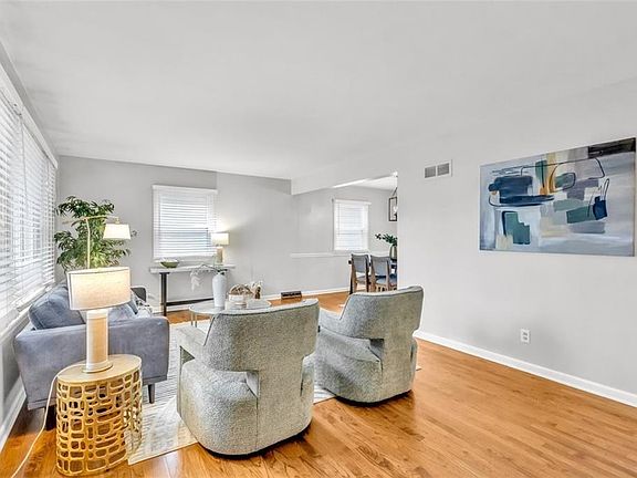 4th image of 2921 W 49th St