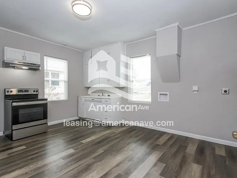 1697247_005_kitchen_6.jpg
