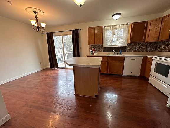 4th image of 1238 Splashing Brook Dr