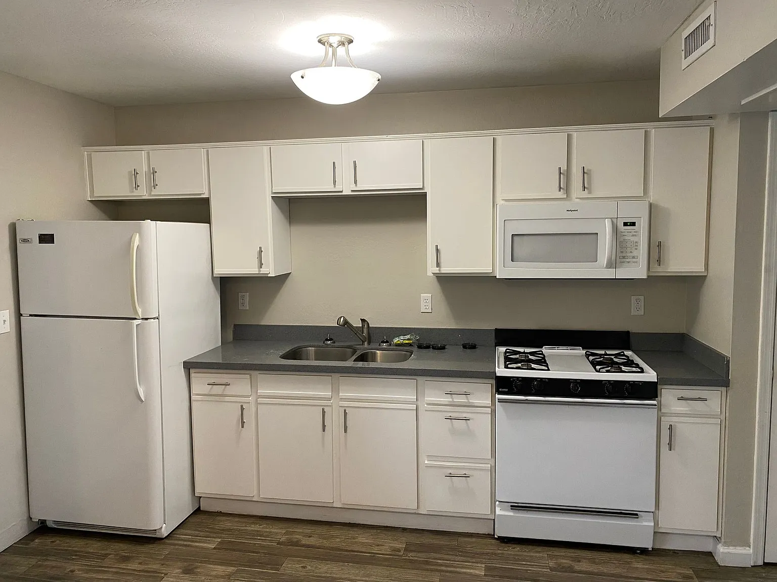 Stetson Condominiums — Photo 2