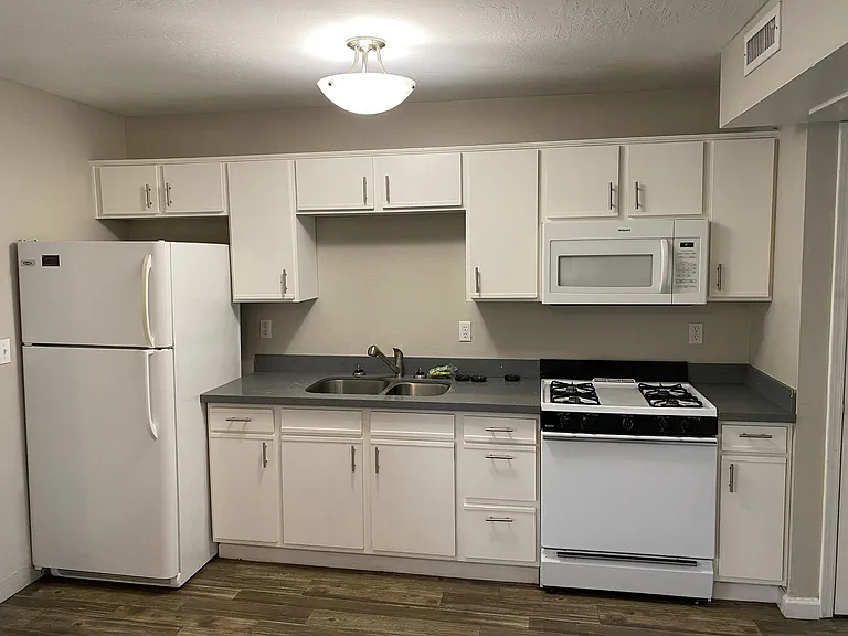 Stetson Condominiums — Photo 2