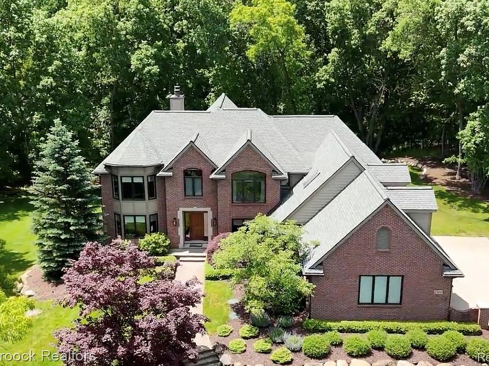 1st image of 1300 Oak Hollow Dr