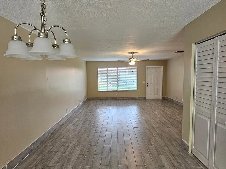 4859 Orleans Ct — Photo 5