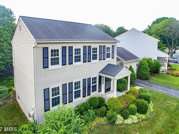 3rd image of 13616 Hartsbourne Dr
