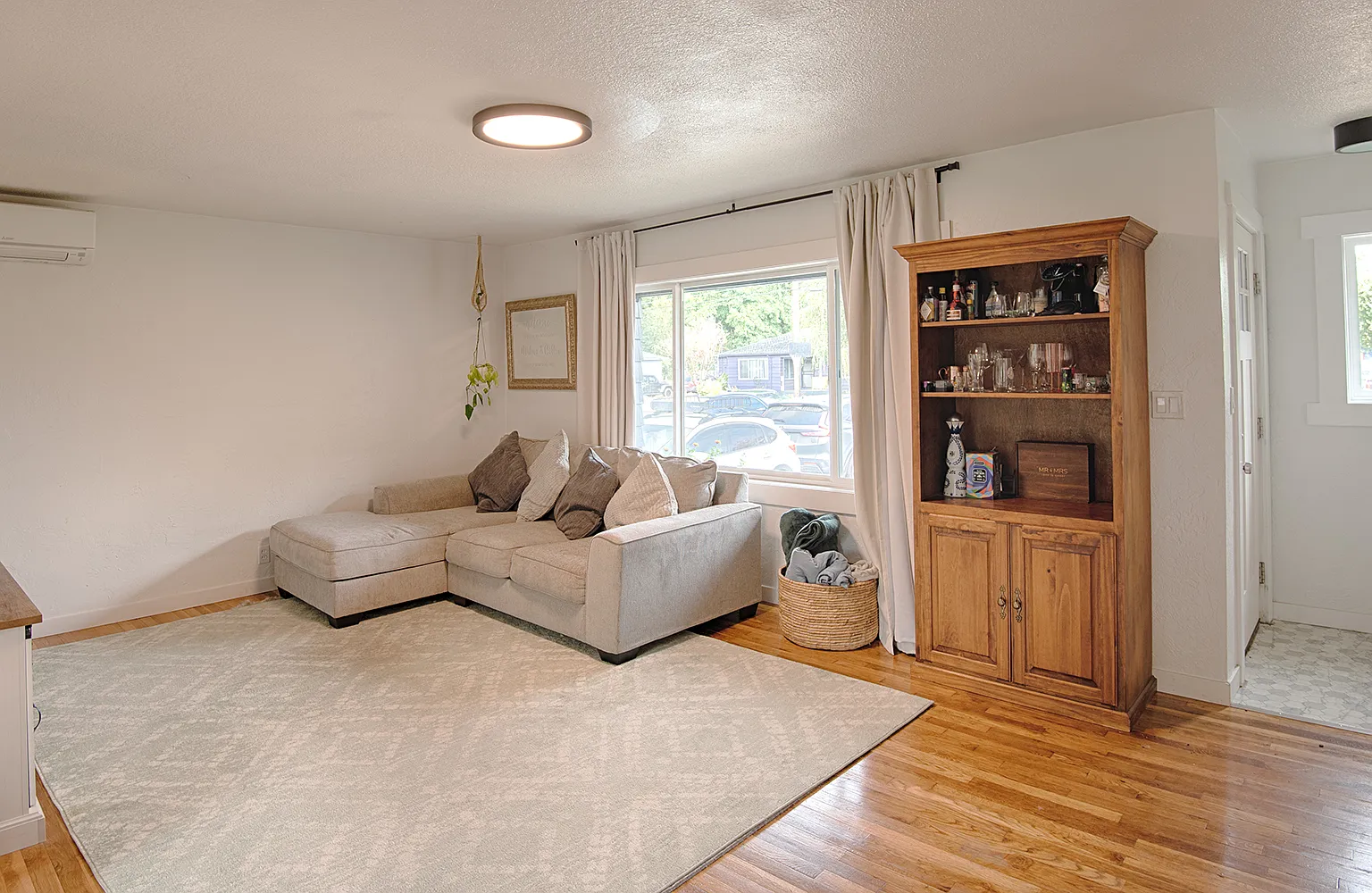 1570 Tomlin Ave — Photo 3