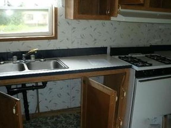 4th image of 921 Washington St