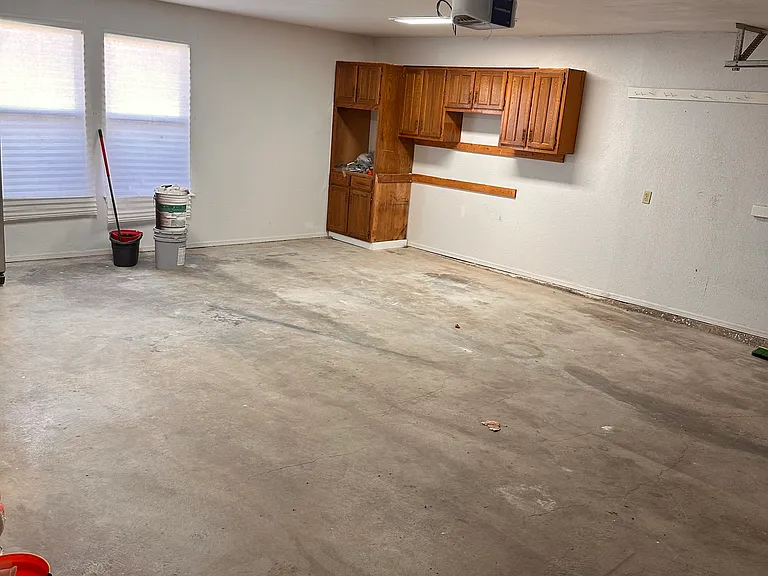 Oversized 2 car garage