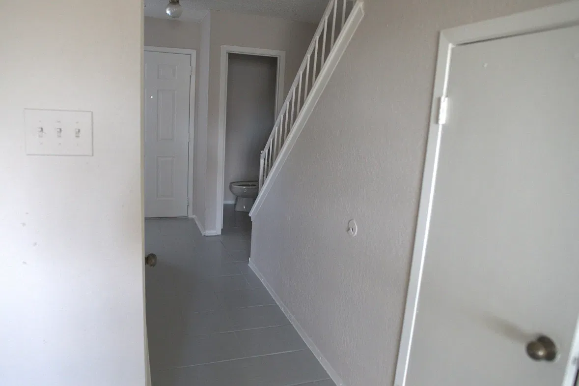 2 bed, 1.5 bath, 1100 sqft, $1,350 — Photo 2