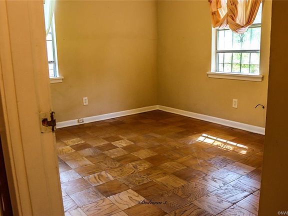 2nd image of 525 Janet Ln