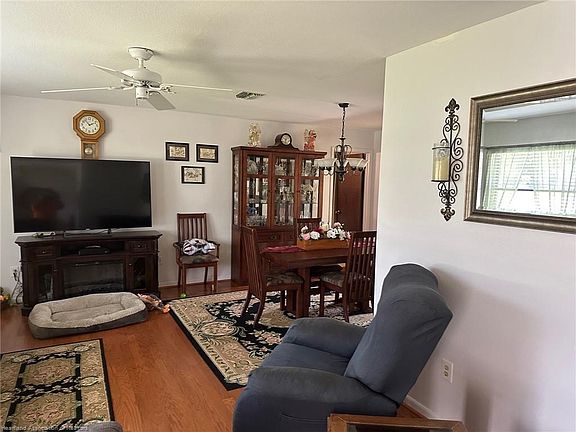3rd image of 254 Baltimore Way