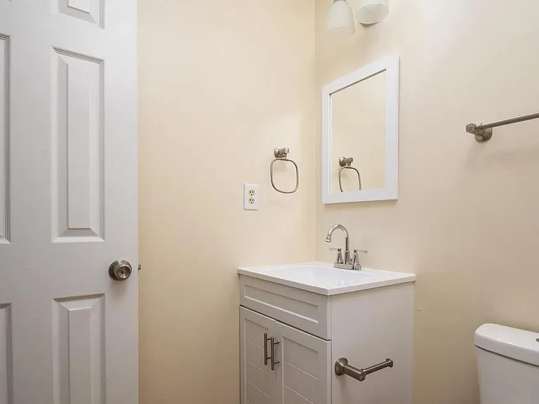 2431 W Rosecroft Village Cir — Photo 17