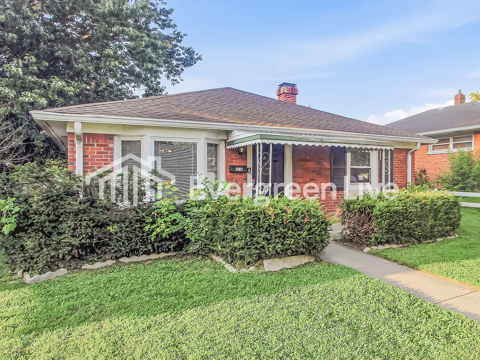 3 bed, 1.0 bath, 1036 sqft, $1,295 — Photo 2