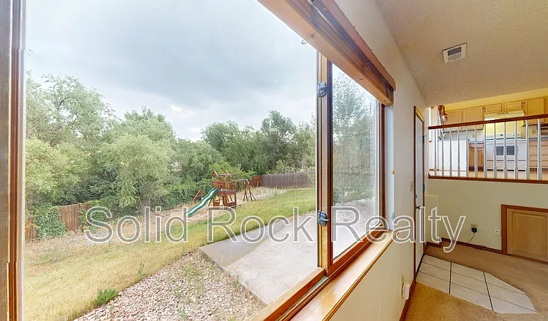 2580 Lyncrest Dr — Photo 6