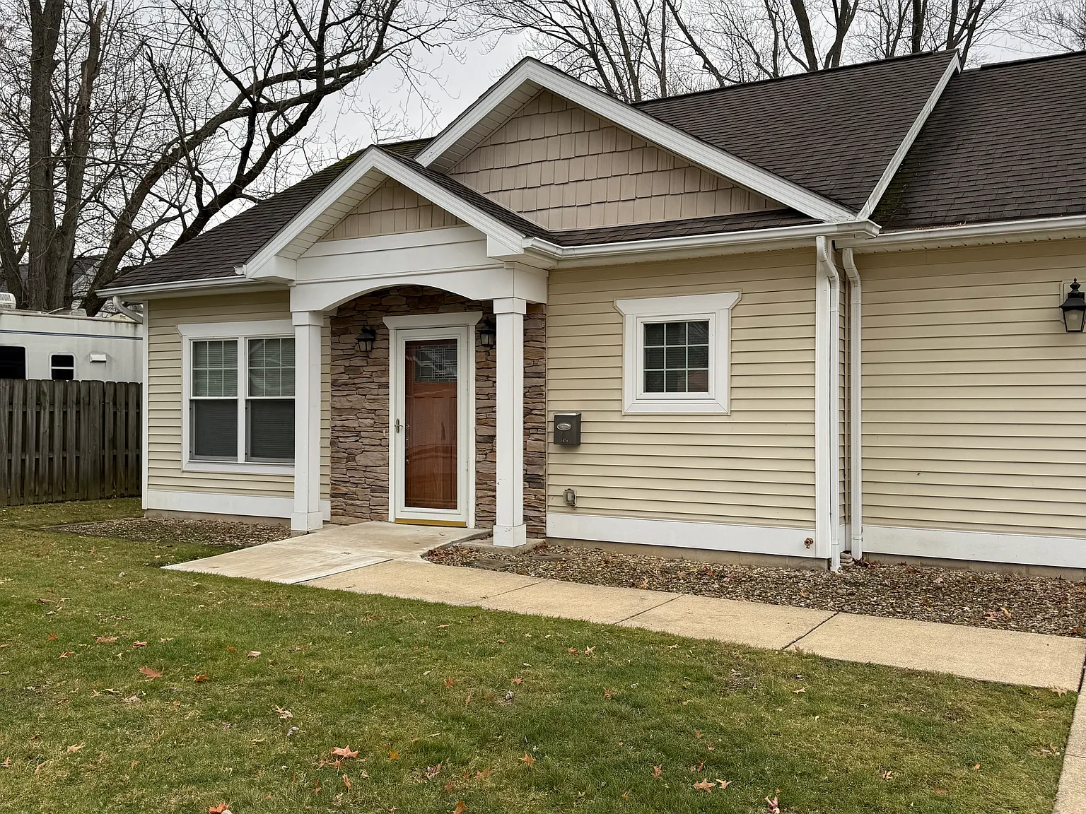 2 bed, 950 sqft, $1,100 — Photo 2