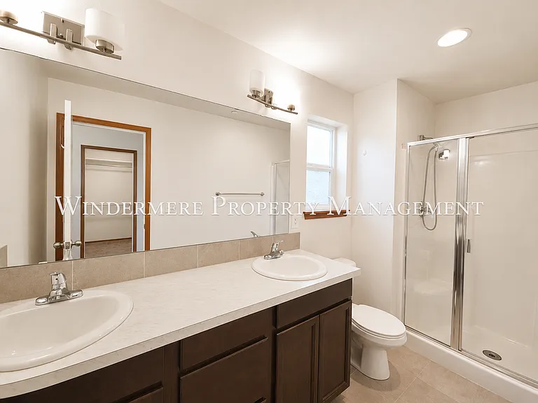2532 Filbert Ave — Photo 12