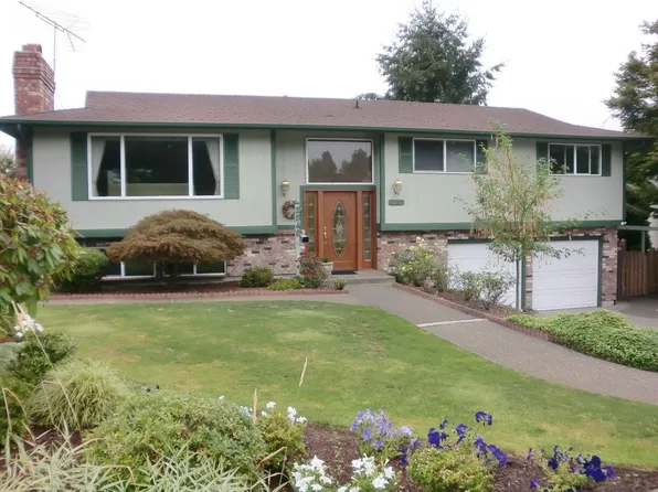 2040 N Fremont Cir, Tacoma, WA 98406
