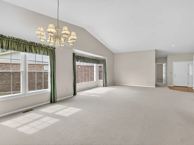 8970 Greenwich Ct — Photo 2
