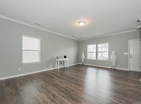 4th image of 1149 Bannockburn Ave