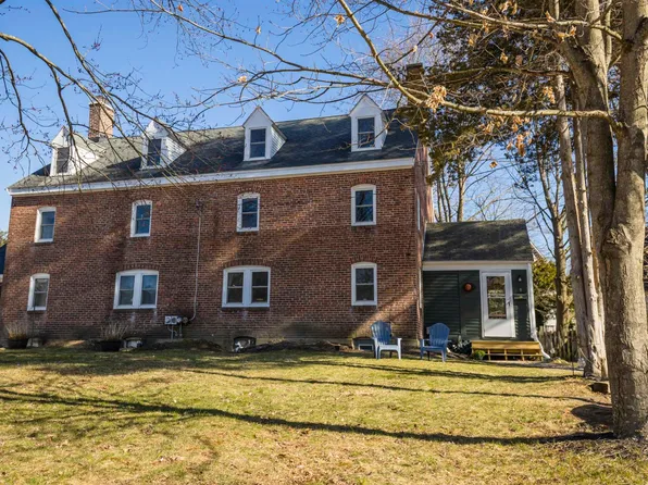 12 Grape St, Newmarket, NH 03857