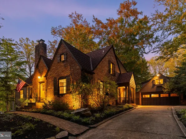 2811 N Beechwood Cir, Arlington, VA 22207