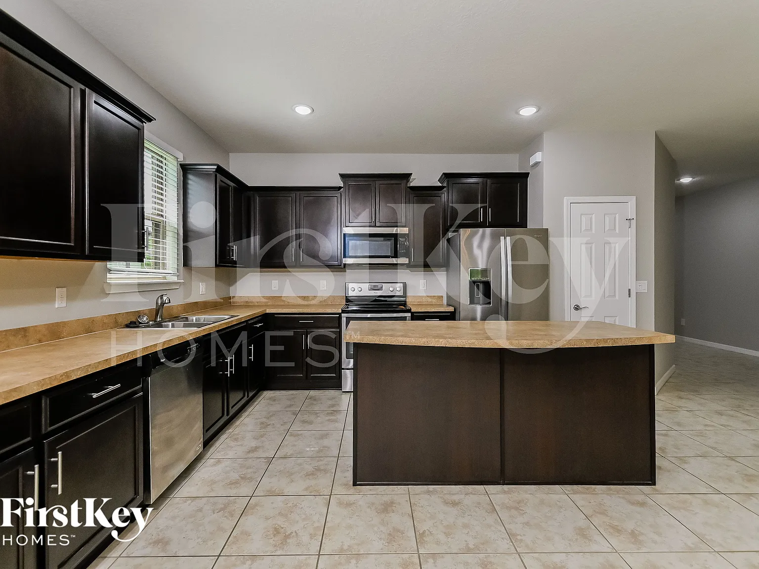 3 bed, 2.0 bath, 2144 sqft, $2,570 — Photo 4