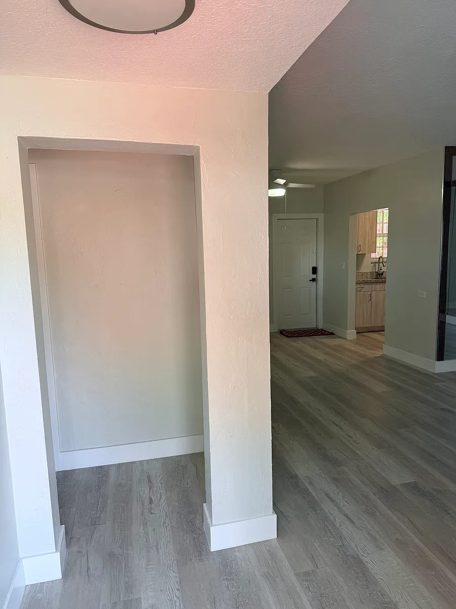 Building Photo - 2424 SW 12th St #REAR