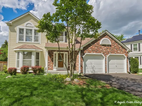 142 N Fiore Pkwy, Vernon Hills, IL 60061