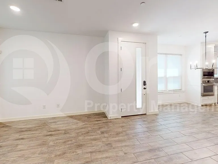 416 Harmon Dr — Photo 2