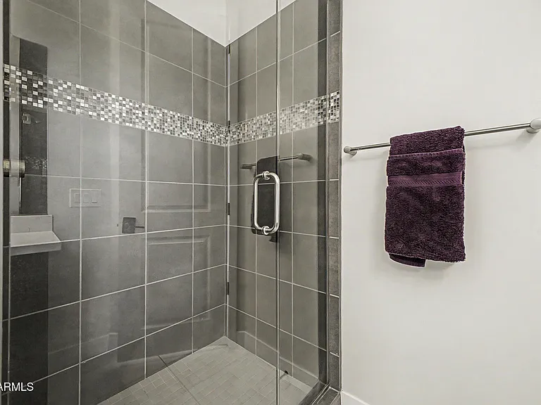 3813 E Fairfield St — Photo 36