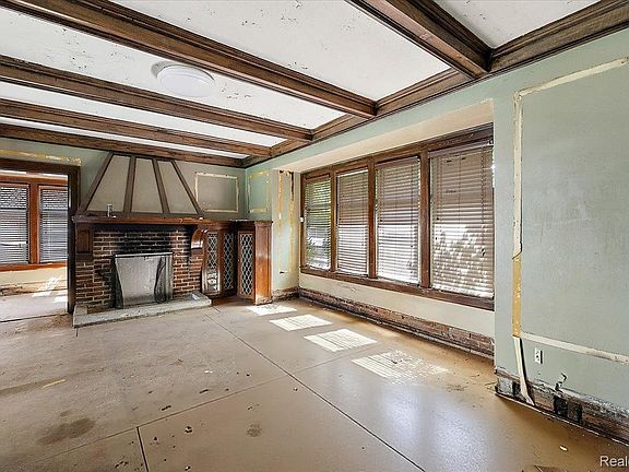 3rd image of 3456 Burns St