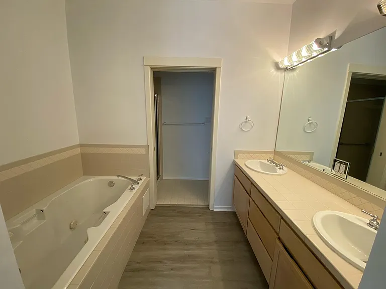 10045 NE 1st St #220 — Photo 11