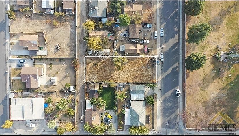 2nd image of 704 E 10th St