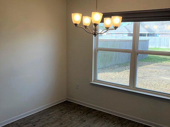 5th image of 414 E Petunia Dr