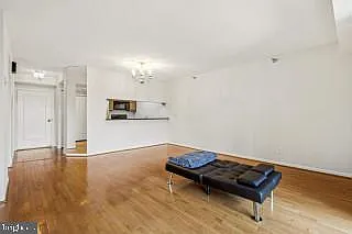 1 bed, 1.0 bath, 735 sqft, $2,050 — Photo 4