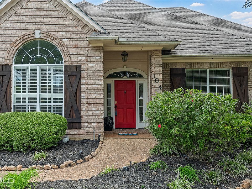 1st image of 104 Oxford Cir