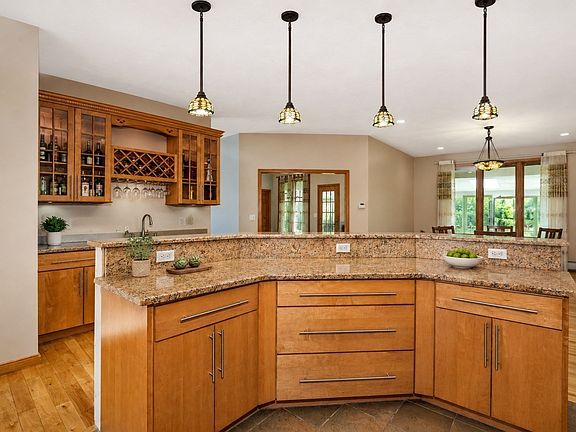 5th image of 36 E Brookfield Rd