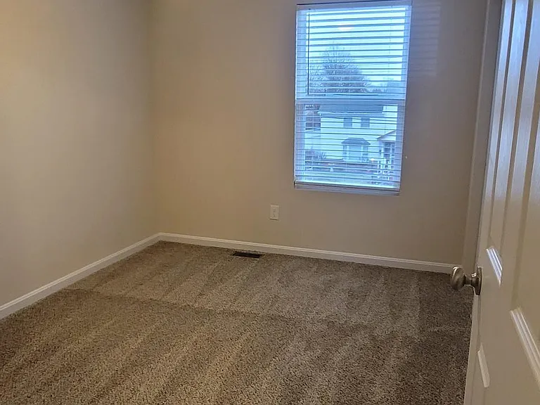 413 Locust St — Photo 15
