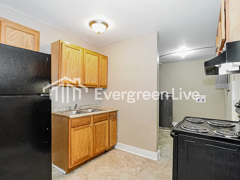2412 Century Dr — Photo 7